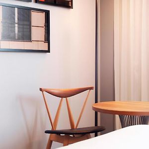 Urban Zimmer mit Kingsize-Bett